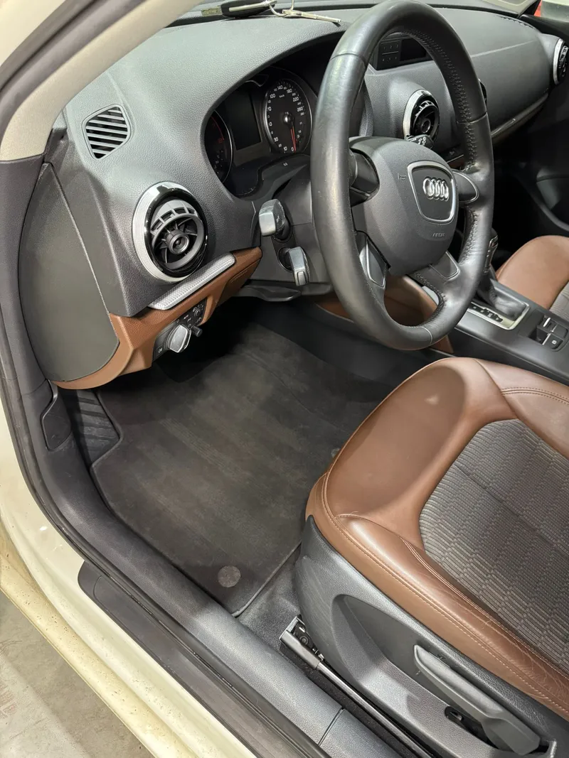 Innenraum Aufbereitung Vorher-Nachher – Polsterreinigung und Desinfektionsbehandlung