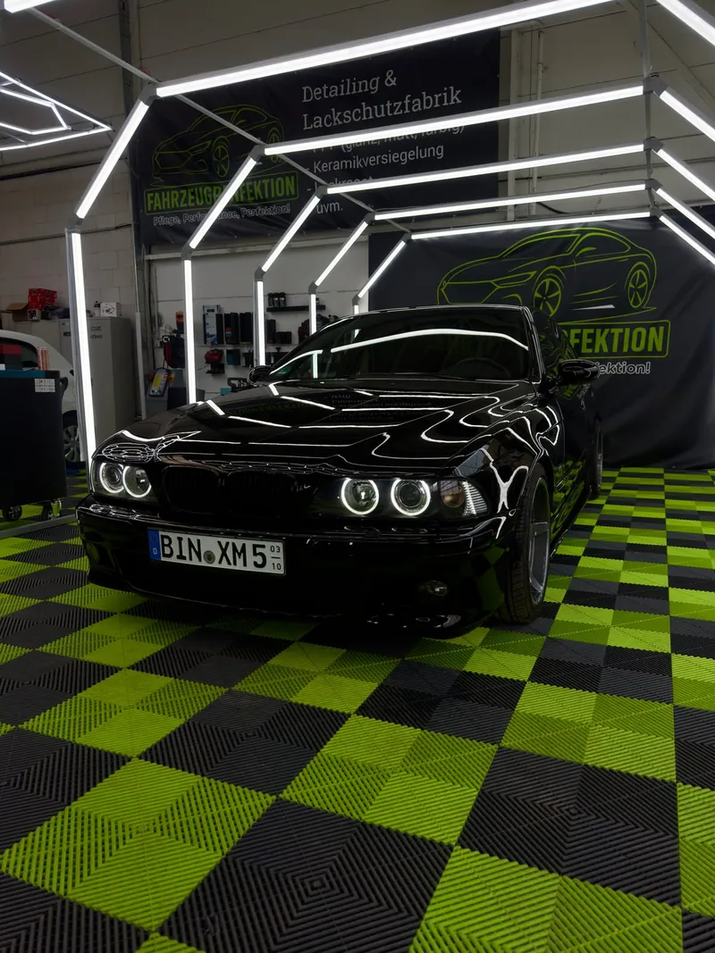 BMW 7er nach mehrstufiger Lackpolitur, Hochglanz-Finish