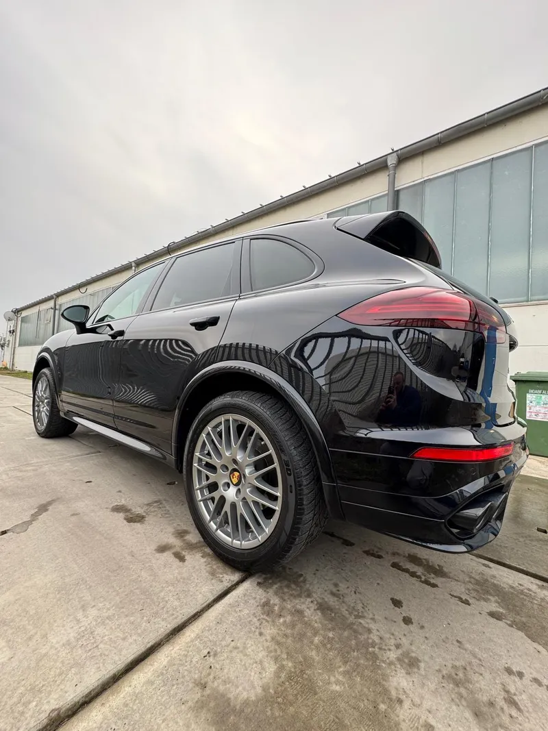 Sportwagen Aufbereitung Front – Hochglanz-Detailing bei FahrzeugPerfektion Rheinhessen