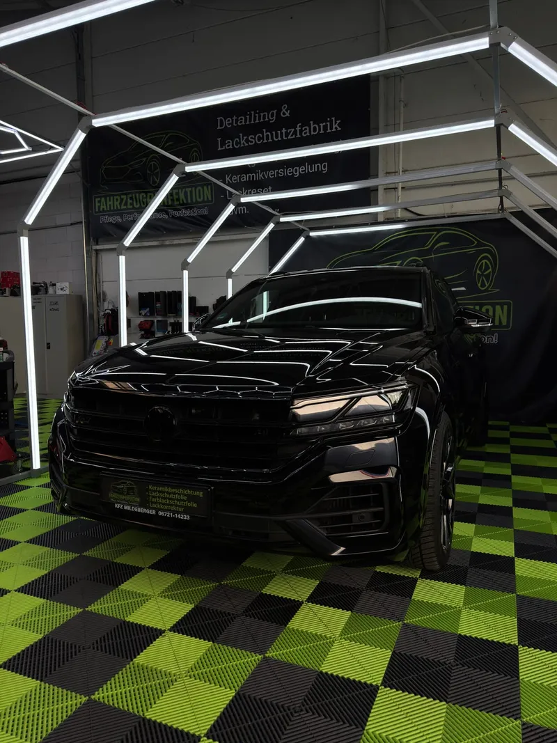 VW Touareg R nach Aufbereitung und Lackversiegelung